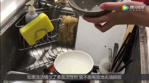 長期吃用洗潔精洗過的碗筷，會影響身體健康嗎？聽聽專家怎么分析！(視頻)