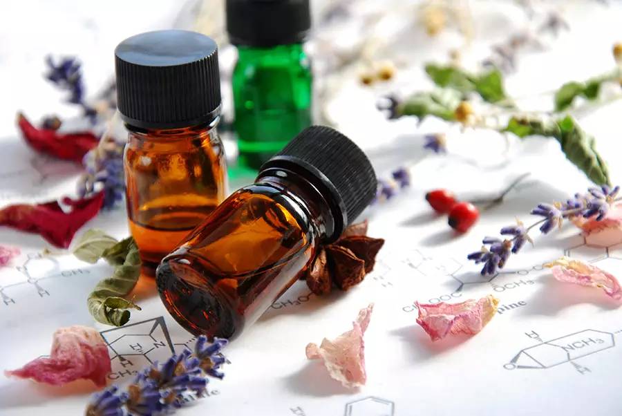 一瓶香水里究竟用了多少朵玫瑰？